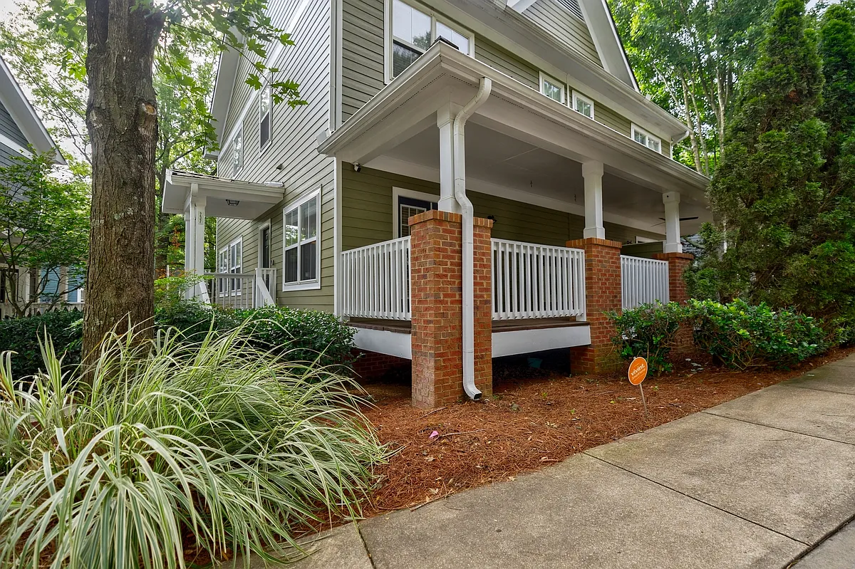 3 bed, 1798 sqft, $3,200 — Photo 3