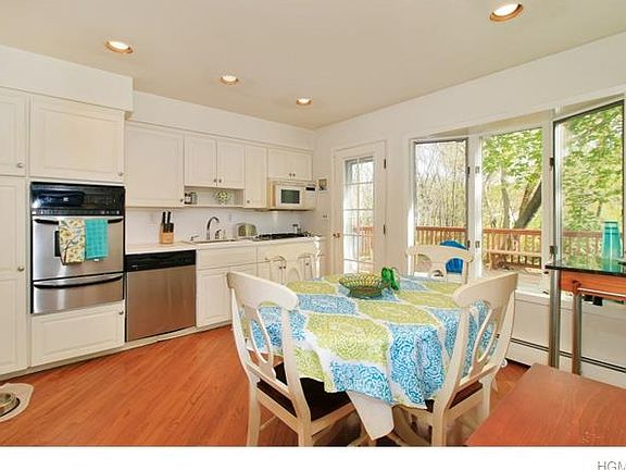 5th image of 2 Brentwood Dr