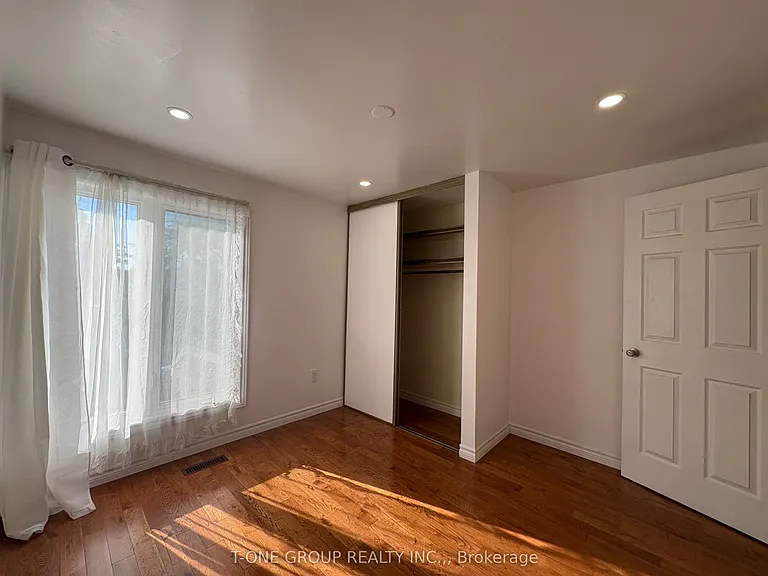 49 Ambercroft Blvd — Photo 11