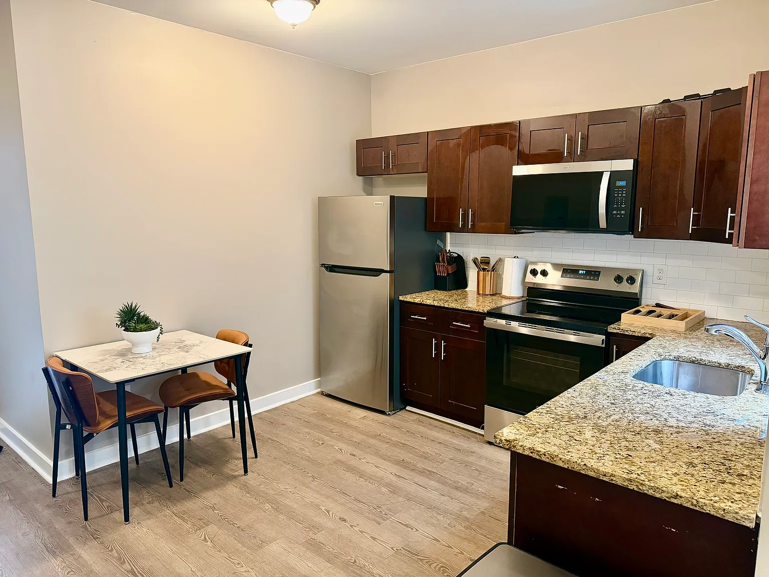 8 bed, $1,450 — Photo 2