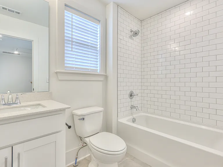 1589 Residences — Photo 33