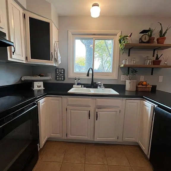 1735 Crestview Dr — Photo 9