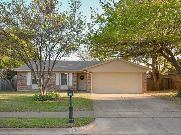 1121 Celeste St, Crowley, TX 76036