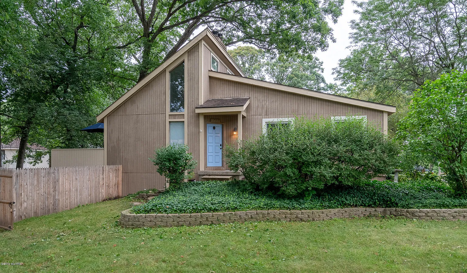 1351 Rosewood Ave SE photo 1