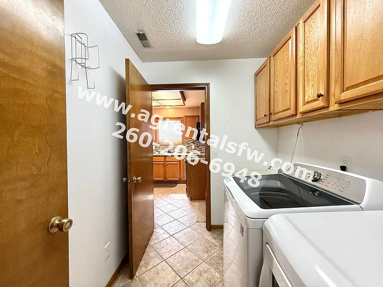 823 Woodland Springs Pl — Photo 7