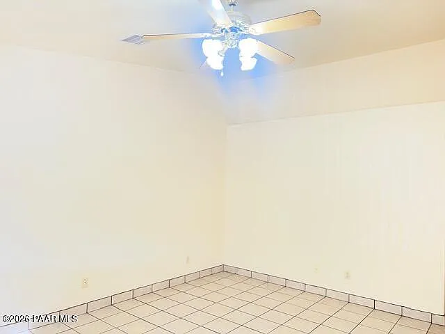 2 bed, 2.0 bath, 2001 sqft, $1,575 — Photo 2