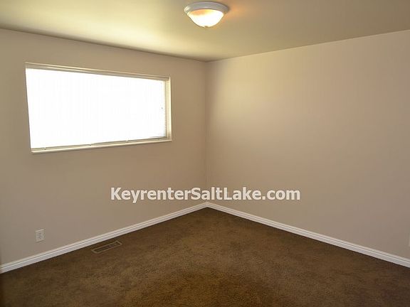 4th image of 672 E Warnock Ave #2