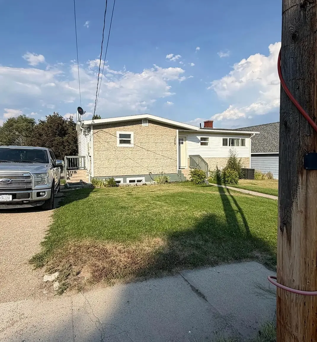 Neyman St, Salmon — Photo 1