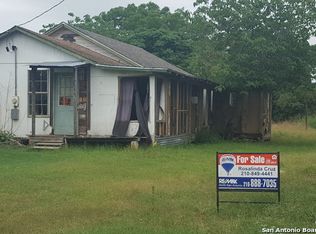 1220 Plum St, Floresville, TX 78114