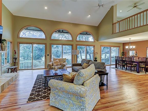 3rd image of 7 Isabella Ct