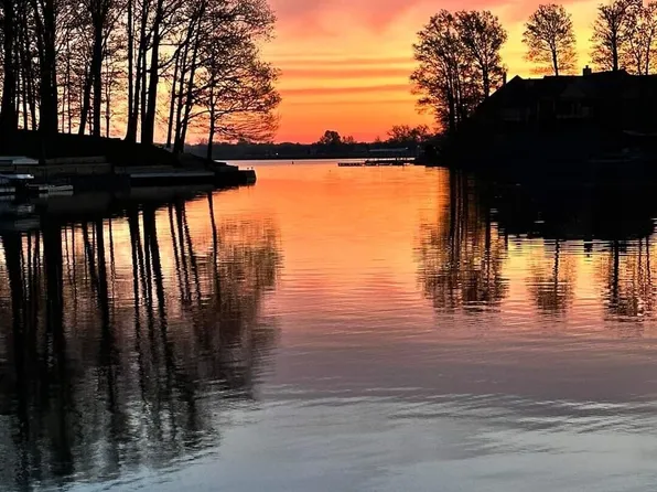 9051 Admirals Bay Dr, Indianapolis, IN 46236