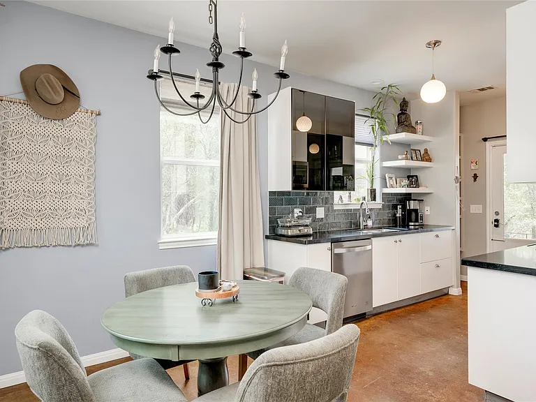 719 Birch Ln — Photo 6