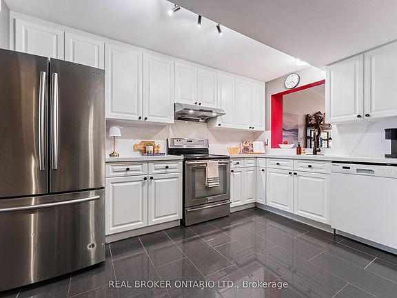 5th image of 36 Albert St #3