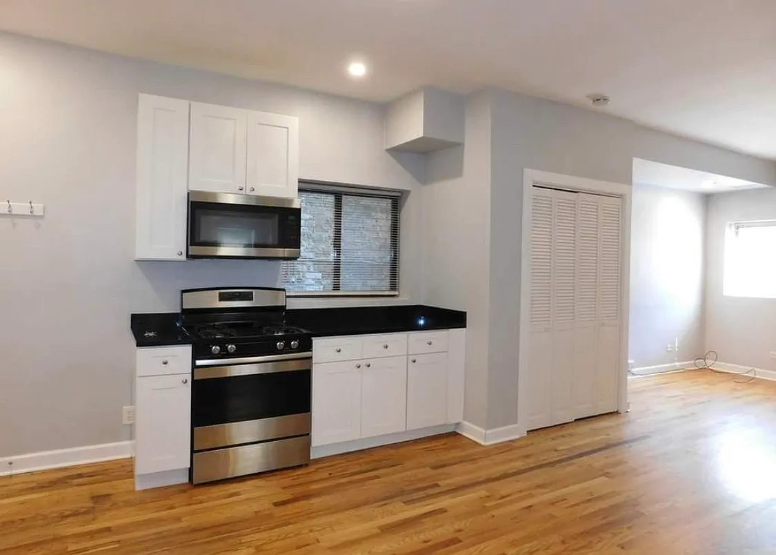 2 bed, 750 sqft, $2,250 — Photo 2