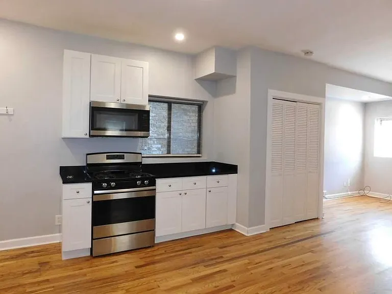 1851 W Chicago Ave #2R — Photo 2