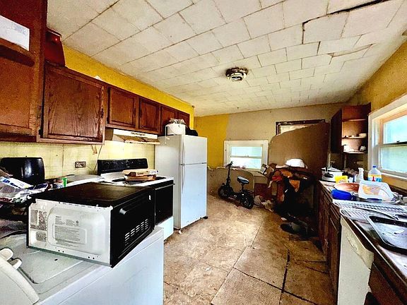 2nd image of 328 N Race St