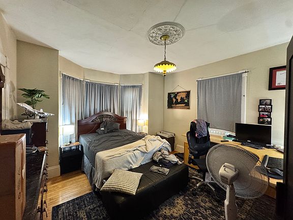 4th image of 117 Chestnut St #1