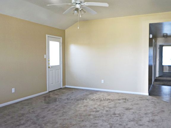 4th image of 502 Manhattan Dr APT A