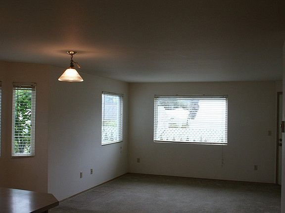 4th image of 537 NE Ellis Way APT B101