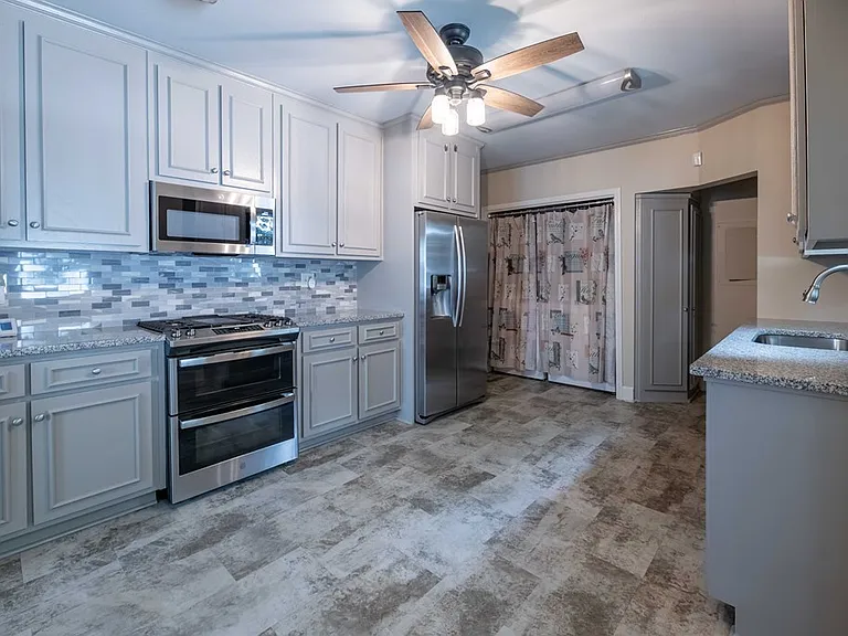 3301 Howard Ave — Photo 14