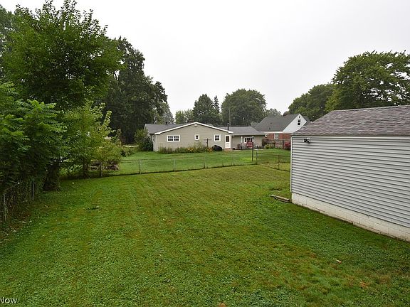 3rd image of 565 E Hopocan Ave