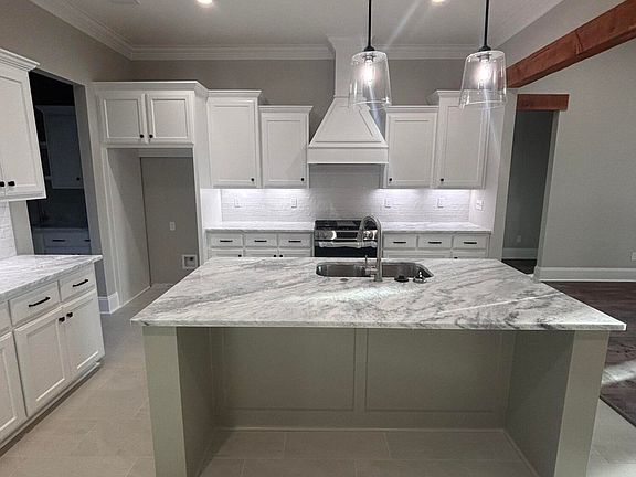 4th image of 301 Shadow Bend Dr
