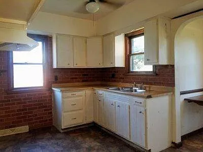 929 Devine St — Photo 3