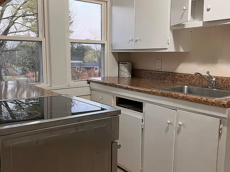 528 E Main St #4 — Photo 4