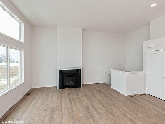 2nd image of 345 NE Mink Dr
