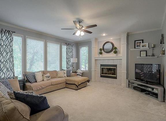 3rd image of 8108 W 121st Ter