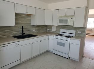 672 Dempster St APT 1E, Mount Prospect, IL 60056