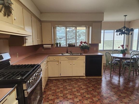 3rd image of 4663 Huron St