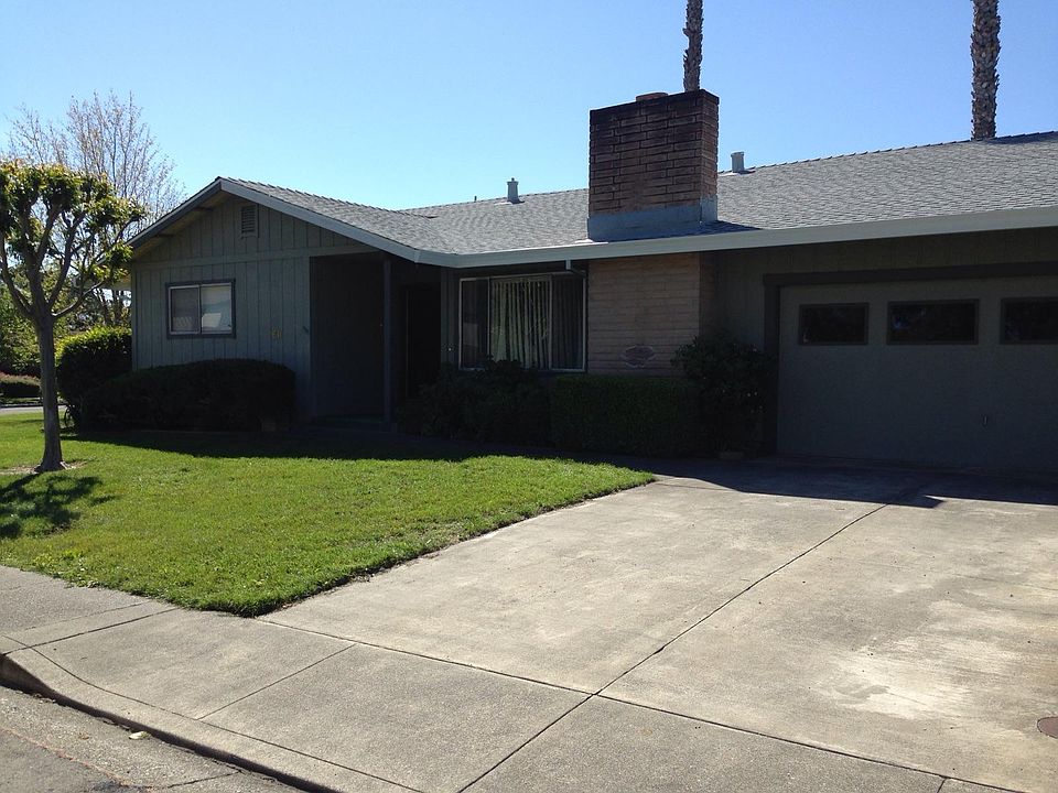 1st image of 60 Vineyard Cir