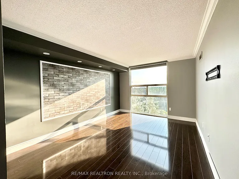 20 Harding Blvd W #711 — Photo 11
