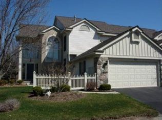 7253 Simsbury Dr, West Bloomfield, MI 48322
