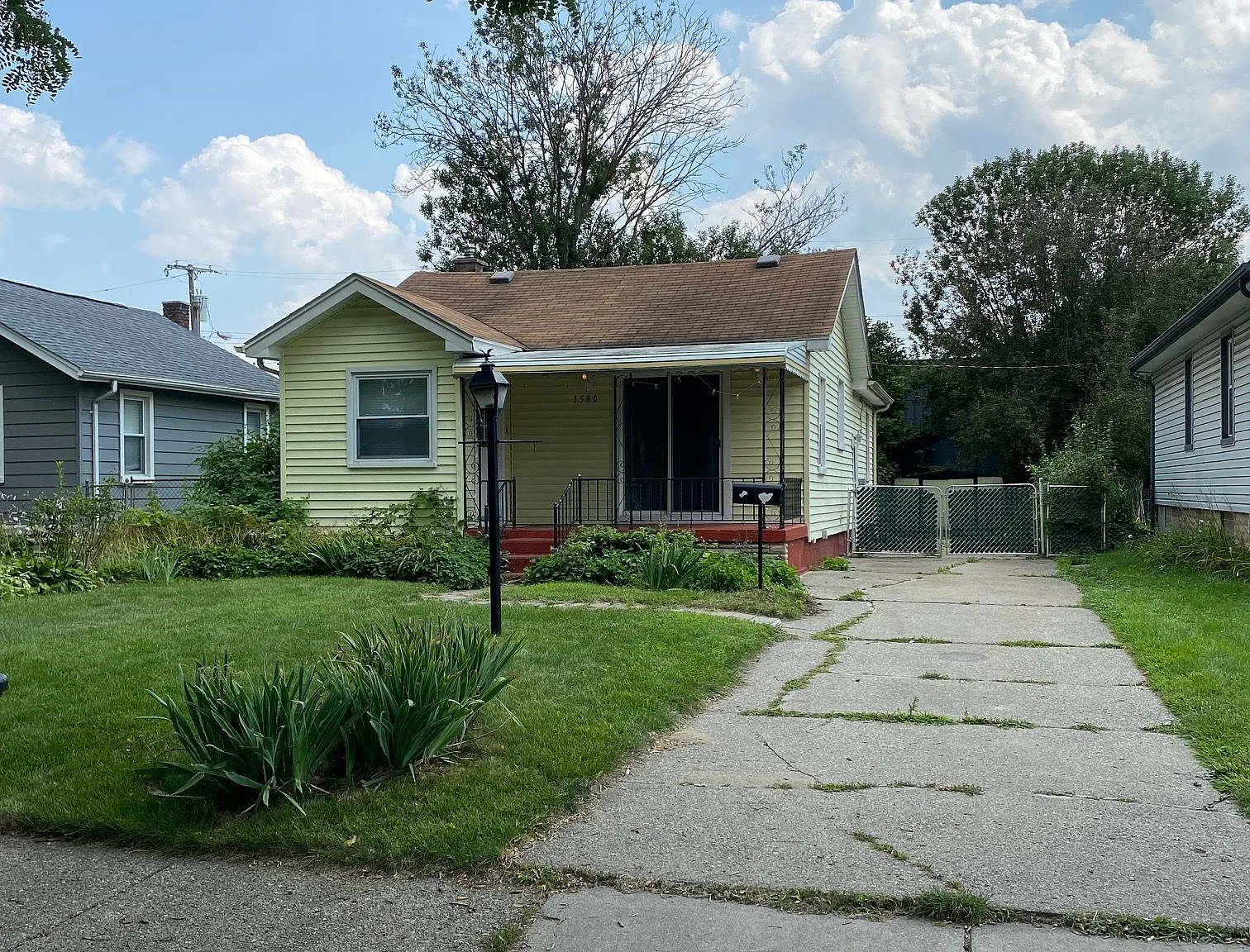 3 bed, 900 sqft, $1,550 — Photo 2