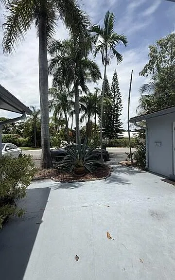 1730 NE 56th Ct — Photo 3