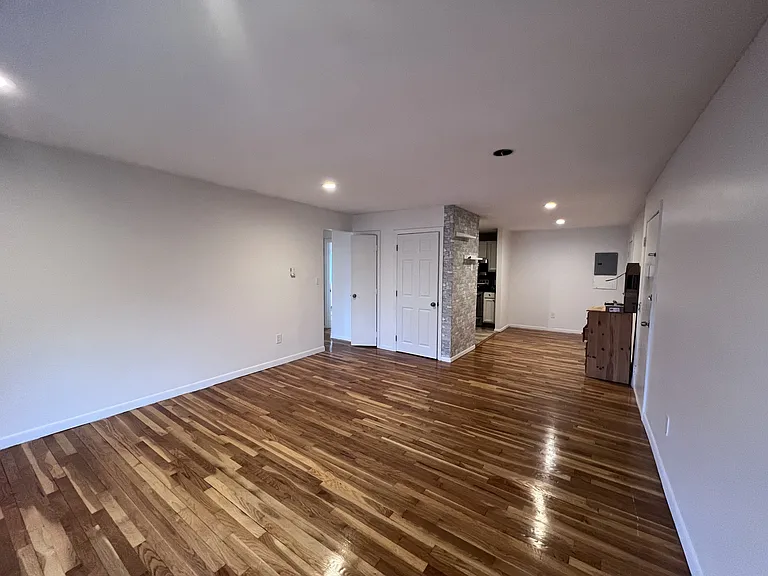 50 Seymour St #8 — Photo 5