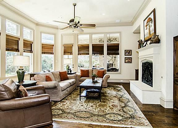 3rd image of 5840 Del Roy Dr