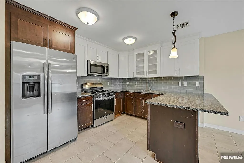 3 bed, 2.5 bath, 2250 sqft, $3,950 — Photo 1