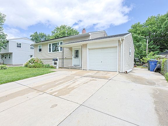 3rd image of 1412 Windsor Cir