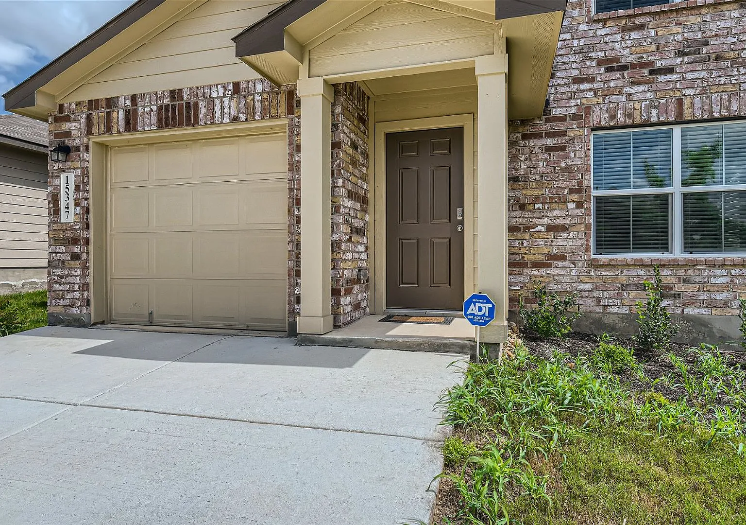 Gently Used, 2-year old 3BR/2.5 Bath in Redbird Ranch — Photo 3