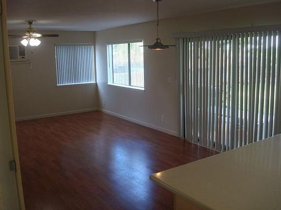Dining Area (Open Floor)