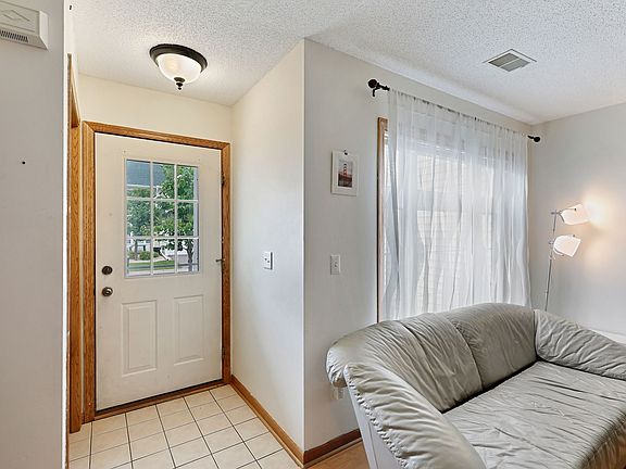 5th image of 455 Aqua Cir