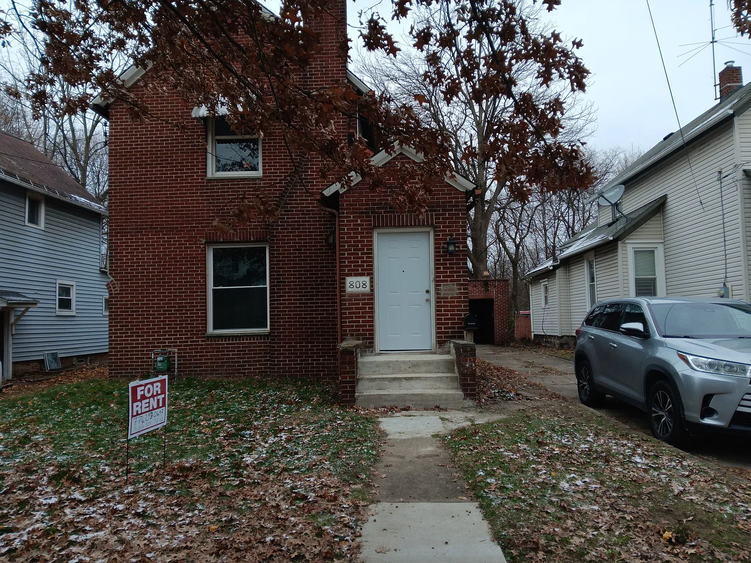 3 bed, 1.5 bath, 1371 sqft, $1,200 — Photo 1