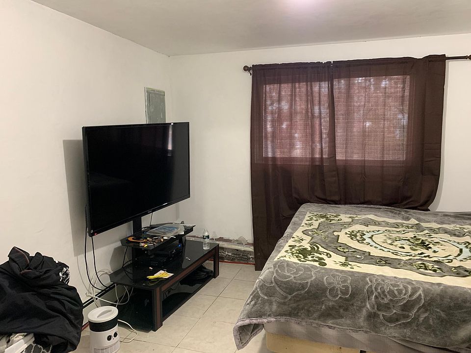 1st image of 831 Mount Ave