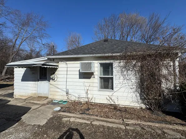 34211 Mound Rd, Sterling Heights, MI 48310