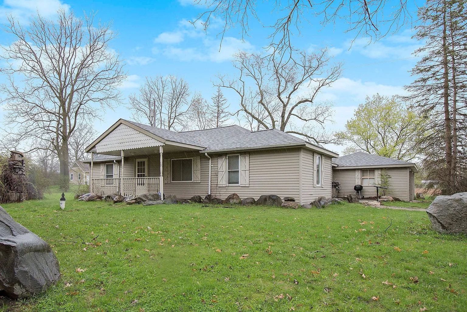 5204 Mack Rd photo 1