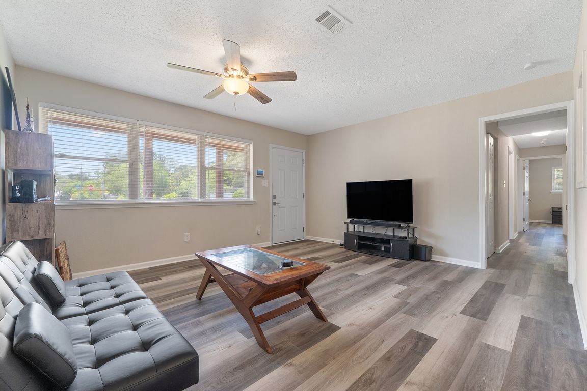 next background image