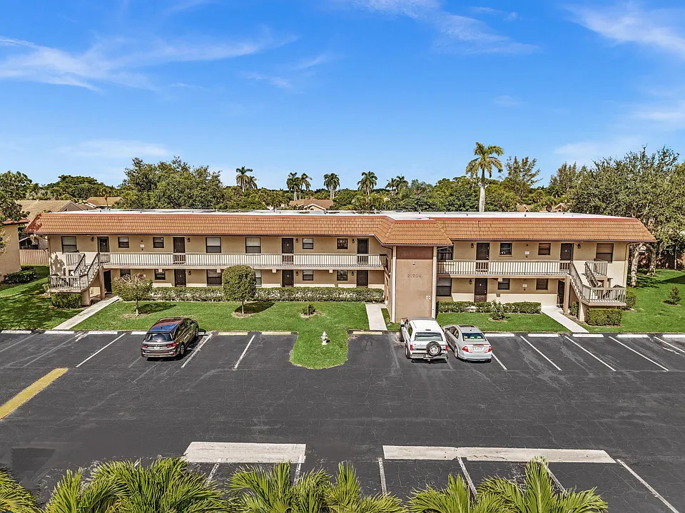 21904 Lake Forest Cir #202